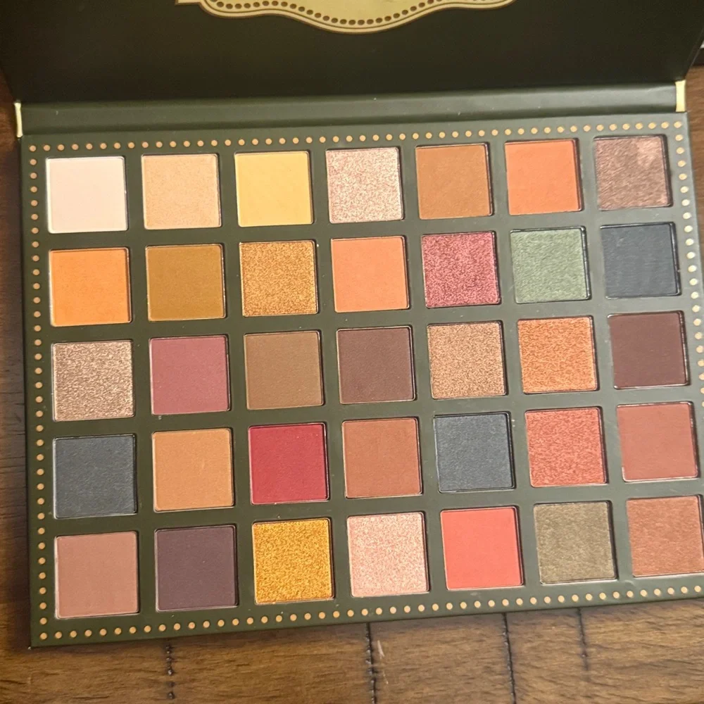Beauty Creations Olivia Makeup Palette‎ - Olive & Pale Yellow